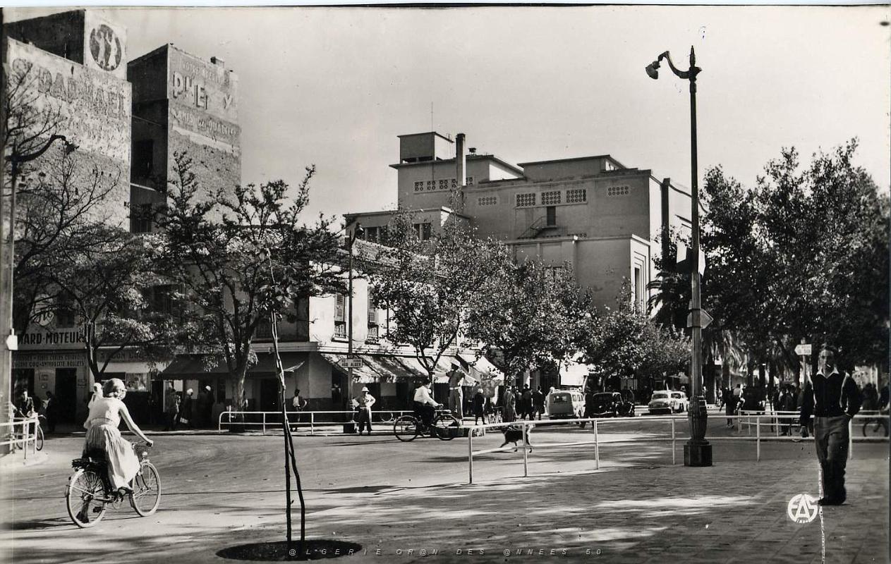 Sidi bel abbes 526- Carrefour des 4 horloges COLLECTION DES AMIS DE ND DE SANTA CRUZ.jpg